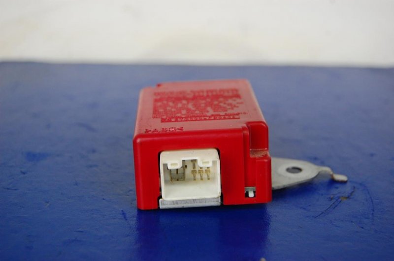 Блок управления центральным замком LEXUS IS250/350 05-13 89740-53030 Б/У