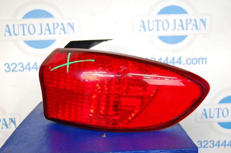 Фонарь наружный задний правый TRIBECA B9 05-07