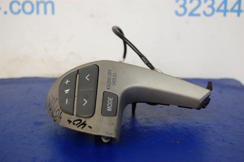 Запчасть кнопка управления магнитолой на руль левая TOYOTA CAMRY 40 06-11 84250-33010 Б/У Кнопка управления магнитолой на руль левая TOYOTA CAMRY 40 06-11 84250-33010 Б/У