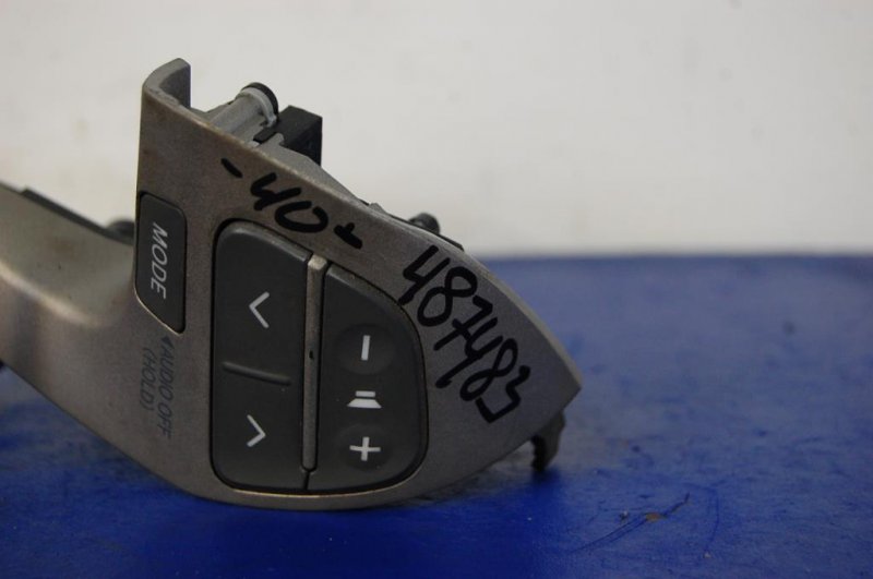 Кнопка управления магнитолой на руль левая CAMRY 40 06-11 Кнопка управления магнитолой на руль левая CAMRY 40 06-11