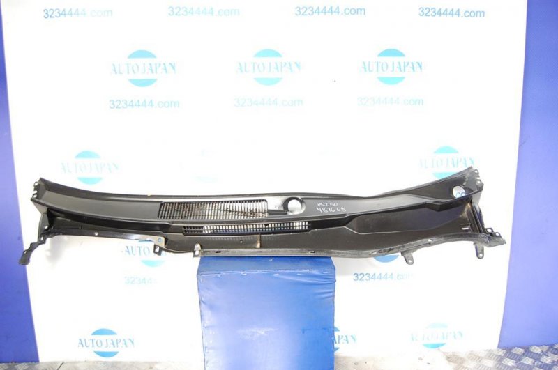 Пластик под лобовое стекло / Жабо LEXUS IS250/350 05-13 Б/У