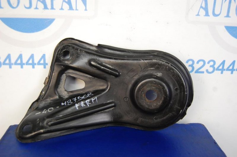 Крепление балки подвески заднее правое TOYOTA CAMRY 40 06-11 51023-07010 Б/У