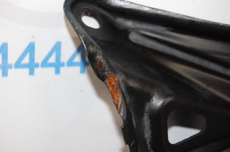 Крепление балки подвески заднее правое CAMRY 40 06-11