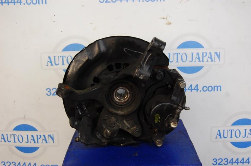 Кулак поворотный передний левый CAMRY 30 02-06