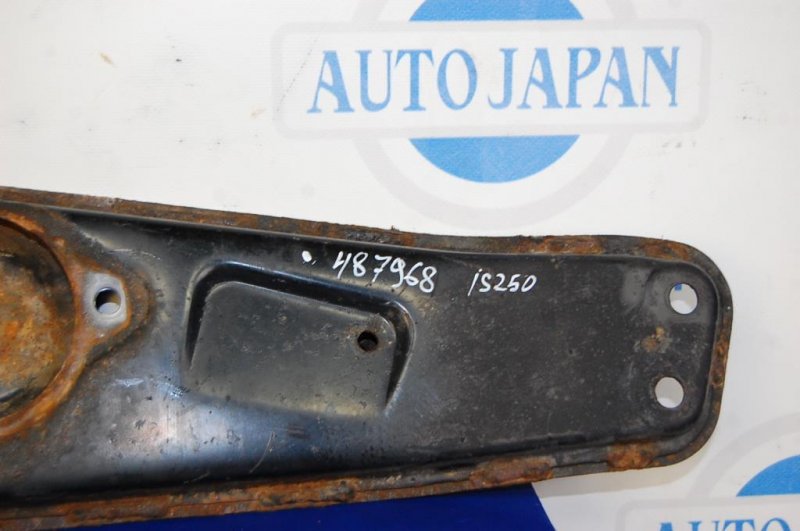 Кронштейн КПП IS250/350 05-13