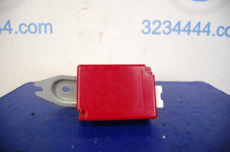 Запчасть блок управления центральным замком LEXUS GS350 GS300 05-11 89740-30091 Б/У Блок управления центральным замком LEXUS GS350 GS300 05-11 89740-30091 Б/У