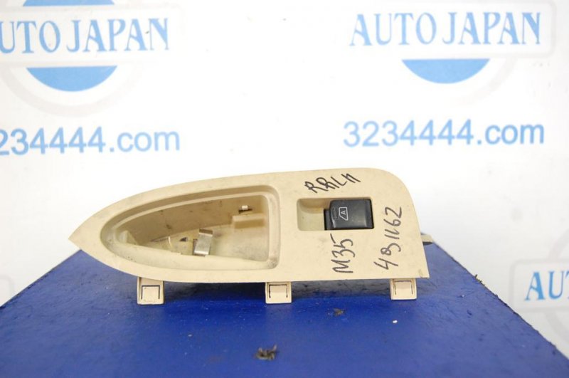 Кнопка стеклоподъемника задняя левая INFINITI M35/M45 04-10 Б/У