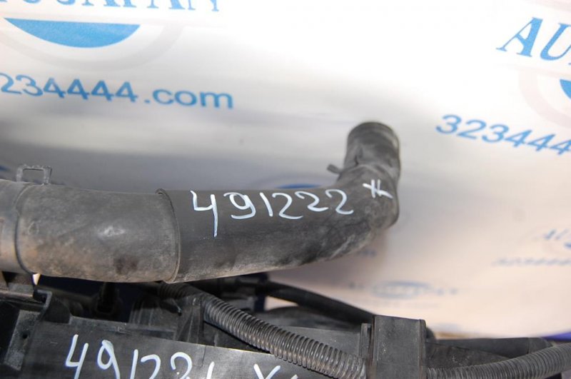 Запчасть патрубок системы охлаждения MITSUBISHI OUTLANDER XL 05-13 Б/У Патрубок системы охлаждения MITSUBISHI OUTLANDER XL 05-13 Б/У