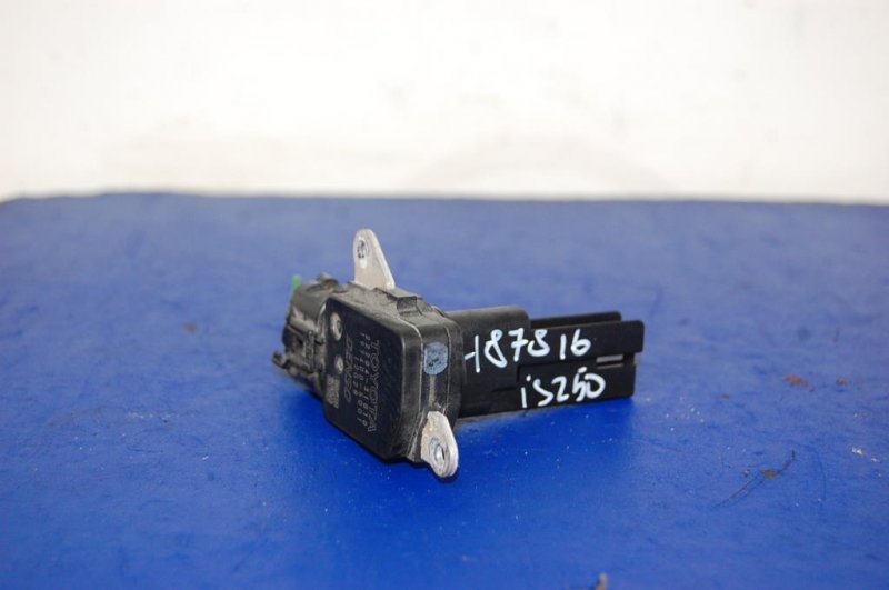 Запчасть расходомер воздуха LEXUS IS250/350 05-13 Б/У Расходомер воздуха LEXUS IS250/350 05-13 Б/У