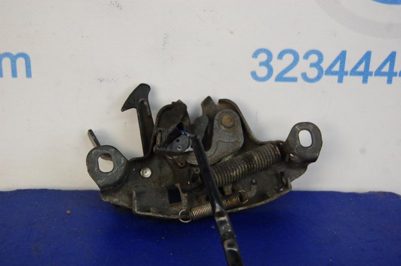 Замок капота M35/M45 04-10 Замок капота M35/M45 04-10