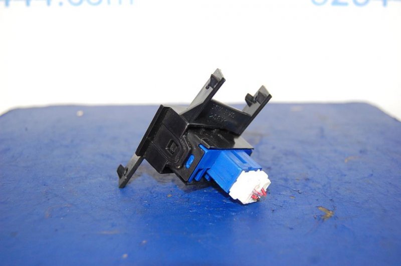 Кнопка G35 03-07