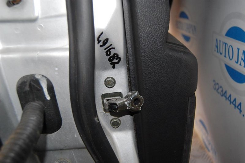 Стекло двери заднее правое FX S50 03-08