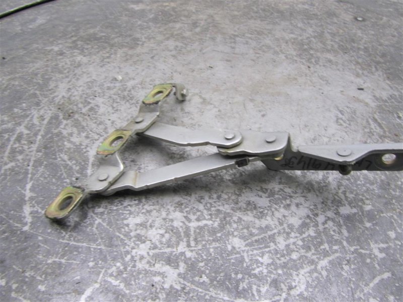 Петля крышки багажника левая G35 03-07 Петля крышки багажника левая G35 03-07