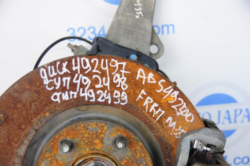 Ступица передняя правая M35/M45 04-10 Ступица передняя правая M35/M45 04-10