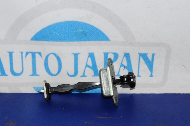 Ограничитель двери передний правый INFINITI G25/G35/G37/Q40 06-14