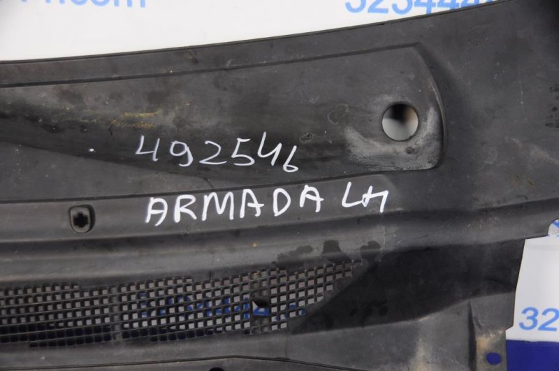 Пластик под лобовое стекло / Жабо передний левый QX56 / TITAN / ARMADA 04-16