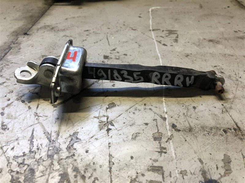 Ограничитель двери задний правый SUZUKI SX4 06-13 81830-57L01 Б/У