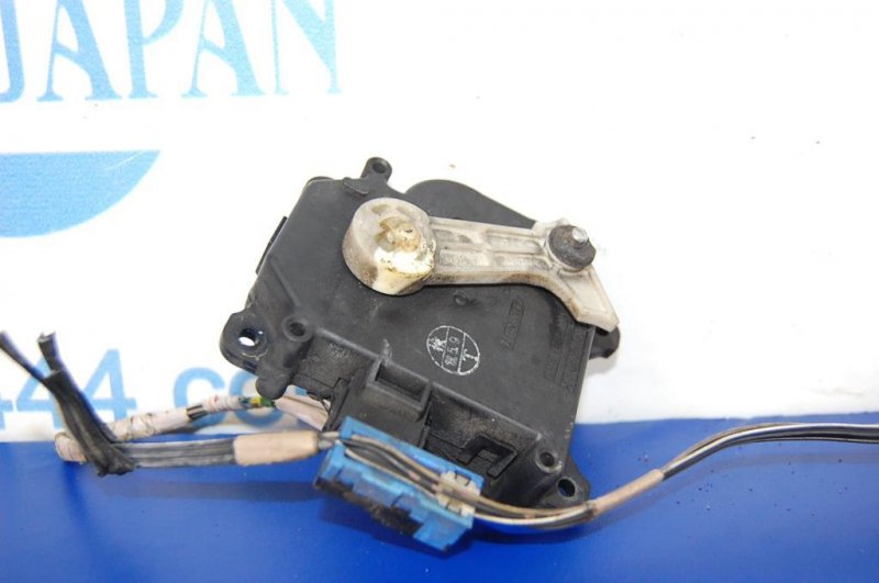 Запчасть моторчик заслонки печки TOYOTA CAMRY 40 06-11 Б/У Моторчик заслонки печки TOYOTA CAMRY 40 06-11 Б/У