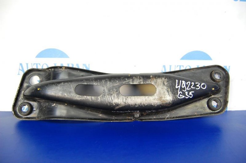 Кронштейн КПП INFINITI G35 03-07 Б/У