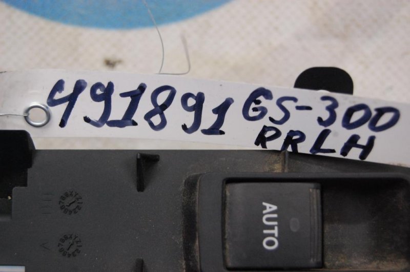 Кнопка стеклоподъемника GS350 GS300 05-11