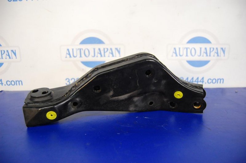 Крепление балки подвески переднее правое LEXUS LS460 06-12 57305-50010 Б/У