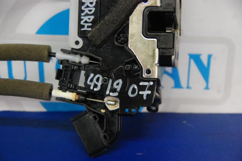 Замок двери задний правый G25/G35/G37/Q40 06-14