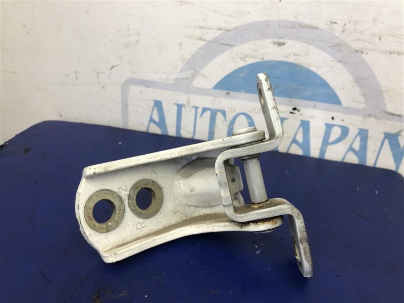 Петля двери верхняя задняя левая QX56 / TITAN / ARMADA 04-16