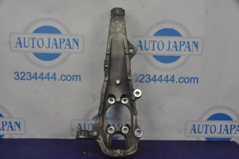 Кулак поворотный передний левый G35 03-07