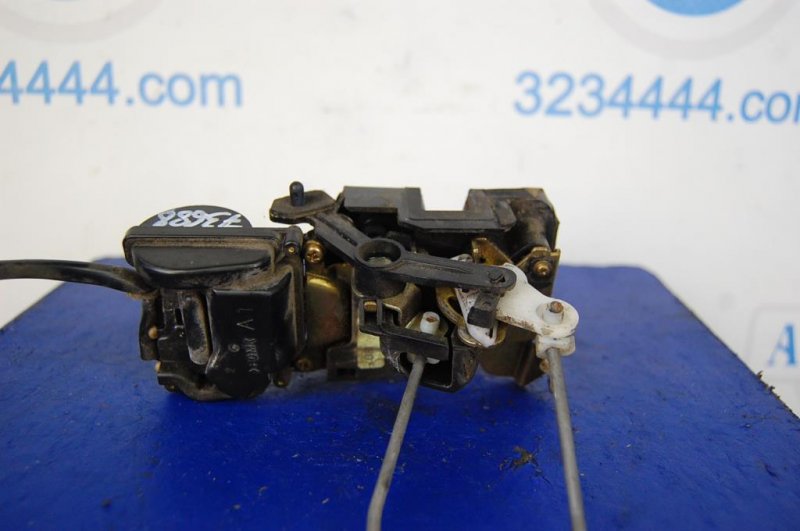 Замок двери задний левый MAZDA PREMACY 98-03