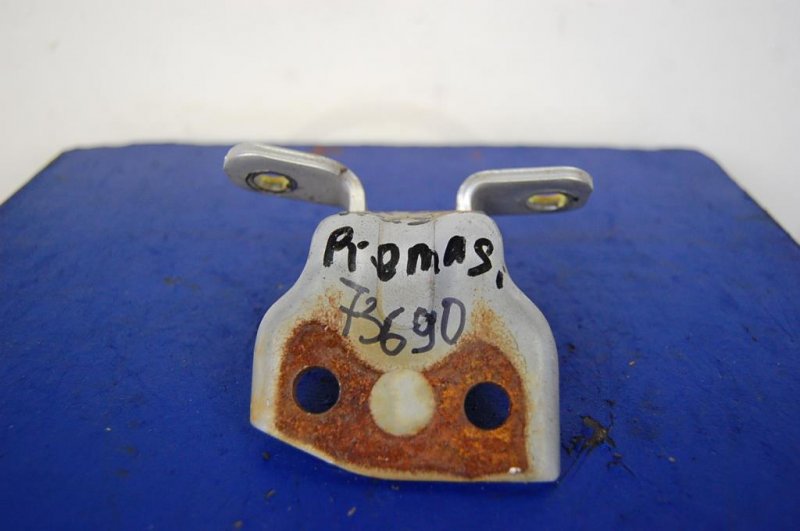 Петля двери нижняя задняя левая MAZDA PREMACY 98-03 Б/У