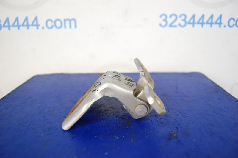 Петля двери нижняя задняя левая PREMACY 98-03