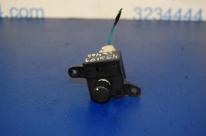 Запчасть кнопка LEXUS LS460 06-12 89748-50010 Б/У Кнопка LEXUS LS460 06-12 89748-50010 Б/У