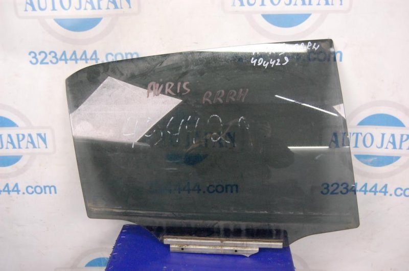 Стекло двери заднее правое TOYOTA AURIS 06-12 68103-02210 Б/У