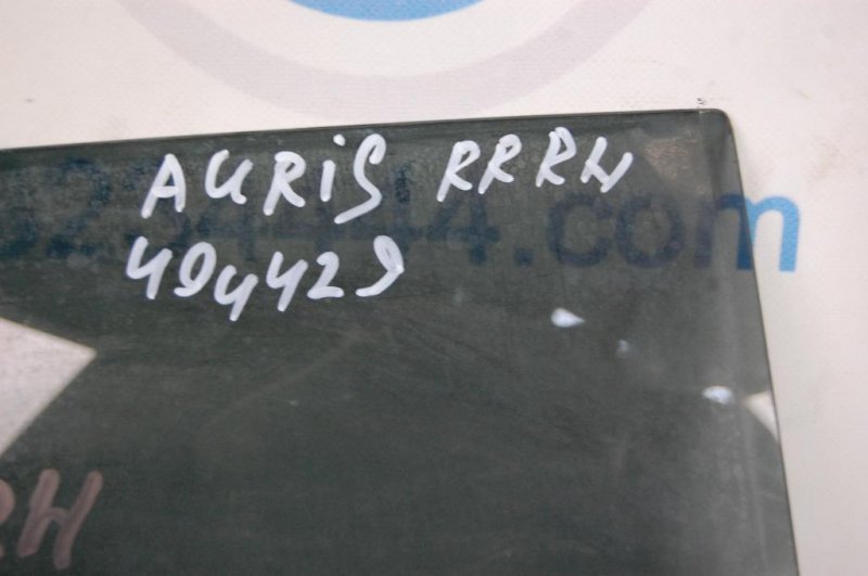 Стекло двери заднее правое AURIS 06-12