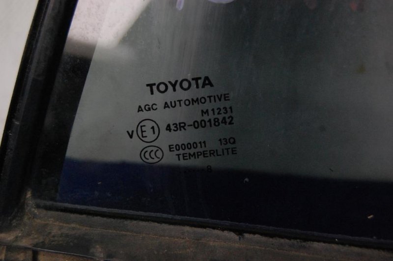 Стекло двери глухое заднее правое TOYOTA AURIS 06-12 Стекло двери глухое заднее правое TOYOTA AURIS 06-12