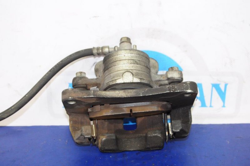 Суппорт тормозной передний левый SUZUKI SWIFT 04-11