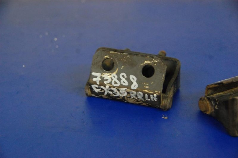 Петля крышки багажника левая FX S50 03-08