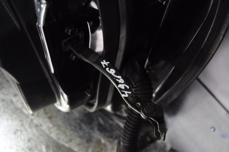 Ограничитель двери передний левый ALTIMA L32 07-12