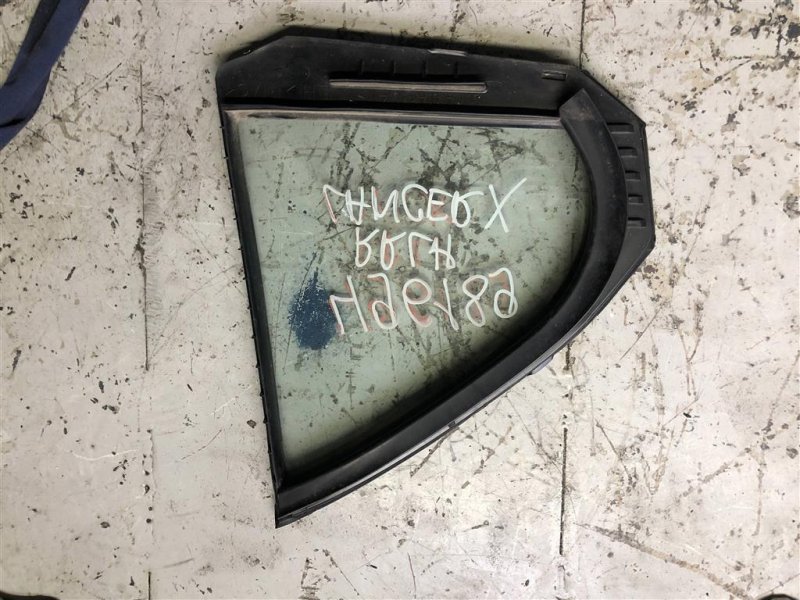 Стекло двери глухое заднее левое MITSUBISHI LANCER X 10 07-15 Стекло двери глухое заднее левое MITSUBISHI LANCER X 10 07-15