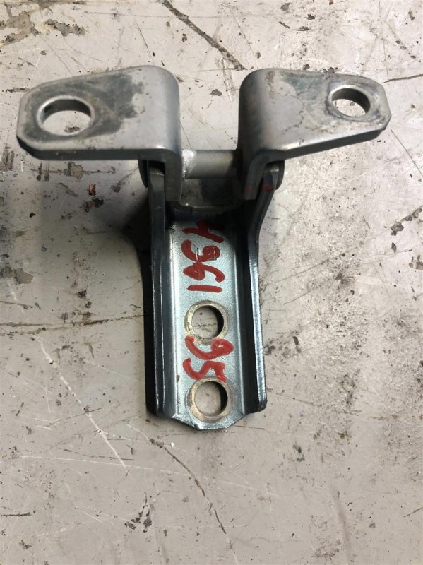 Петля двери нижняя задняя левая LANCER X 10 07-15 Петля двери нижняя задняя левая LANCER X 10 07-15