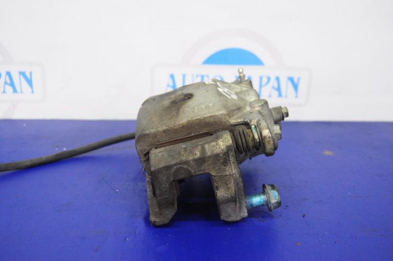 Суппорт тормозной передний правый Q50 15-20