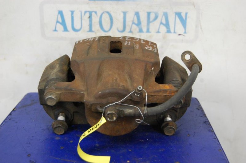 Суппорт тормозной передний правый TOYOTA HIGHLANDER 01-07