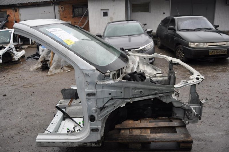 Передняя часть MITSUBISHI OUTLANDER XL 05-13