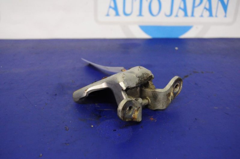 Петля двери нижняя задняя левая HONDA SHUTTLE 95-99