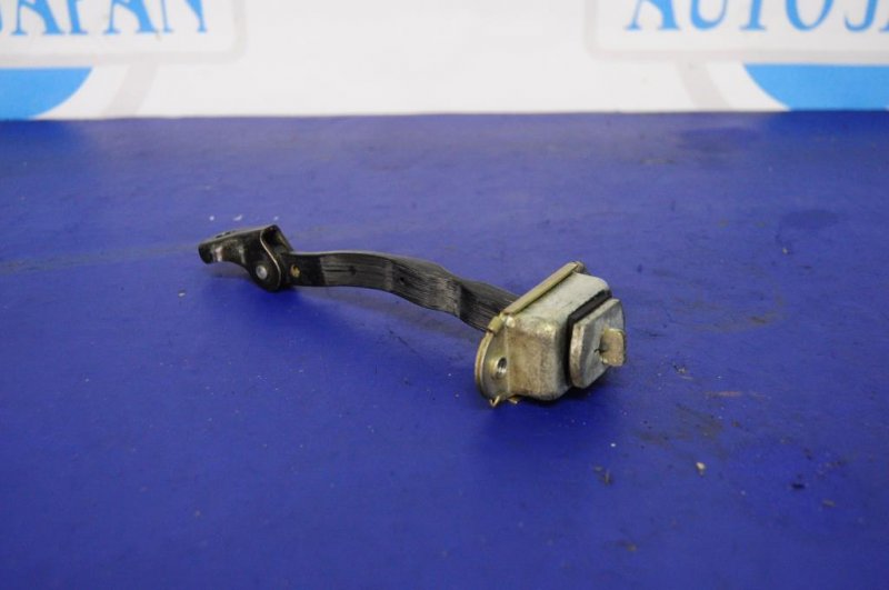 Запчасть ограничитель двери передний правый INFINITI FX S50 03-08 Б/У Ограничитель двери передний правый INFINITI FX S50 03-08 Б/У