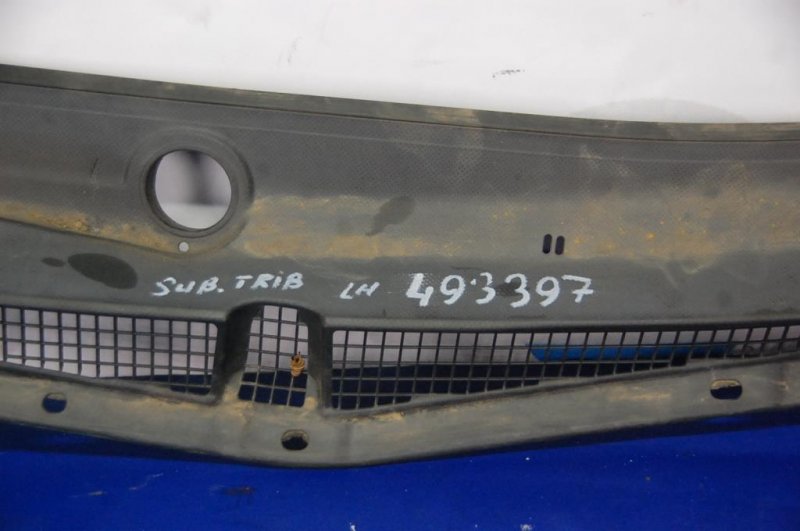 Пластик под лобовое стекло / Жабо левый TRIBECA B10 07-13