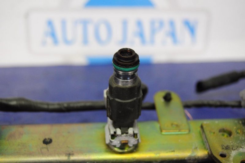 Форсунка топливная NISSAN X-TRAIL T30 01-07