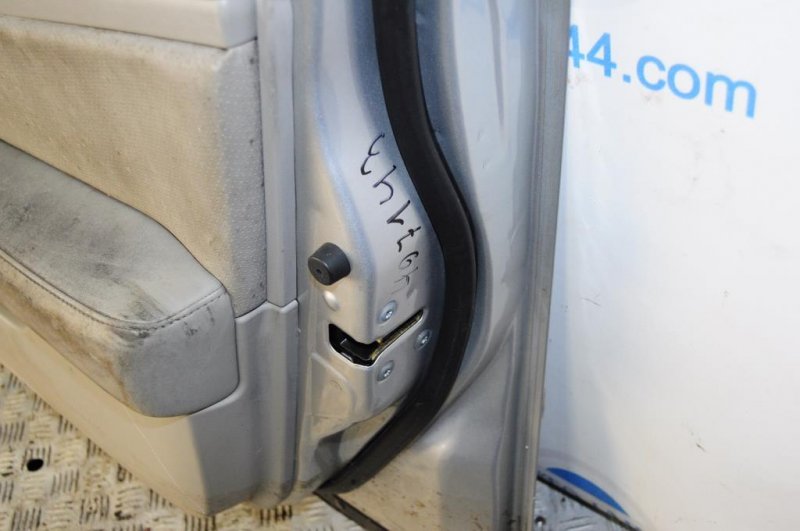 Замок двери передний правый M35/M45 04-10 Замок двери передний правый M35/M45 04-10