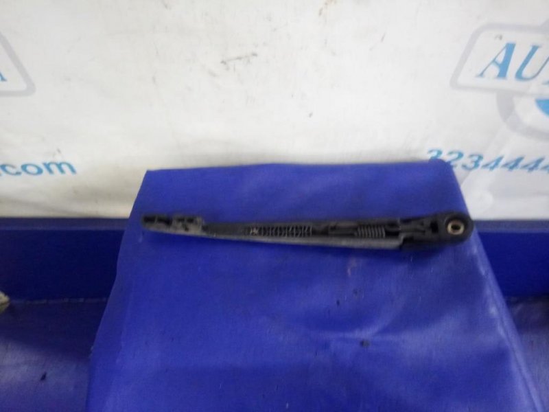 Поводок стеклоочистителя задний TRIBECA B9 05-07