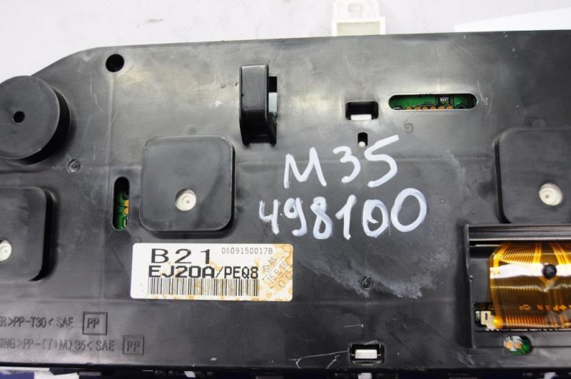 Панель приборов M35/M45 04-10 Панель приборов M35/M45 04-10